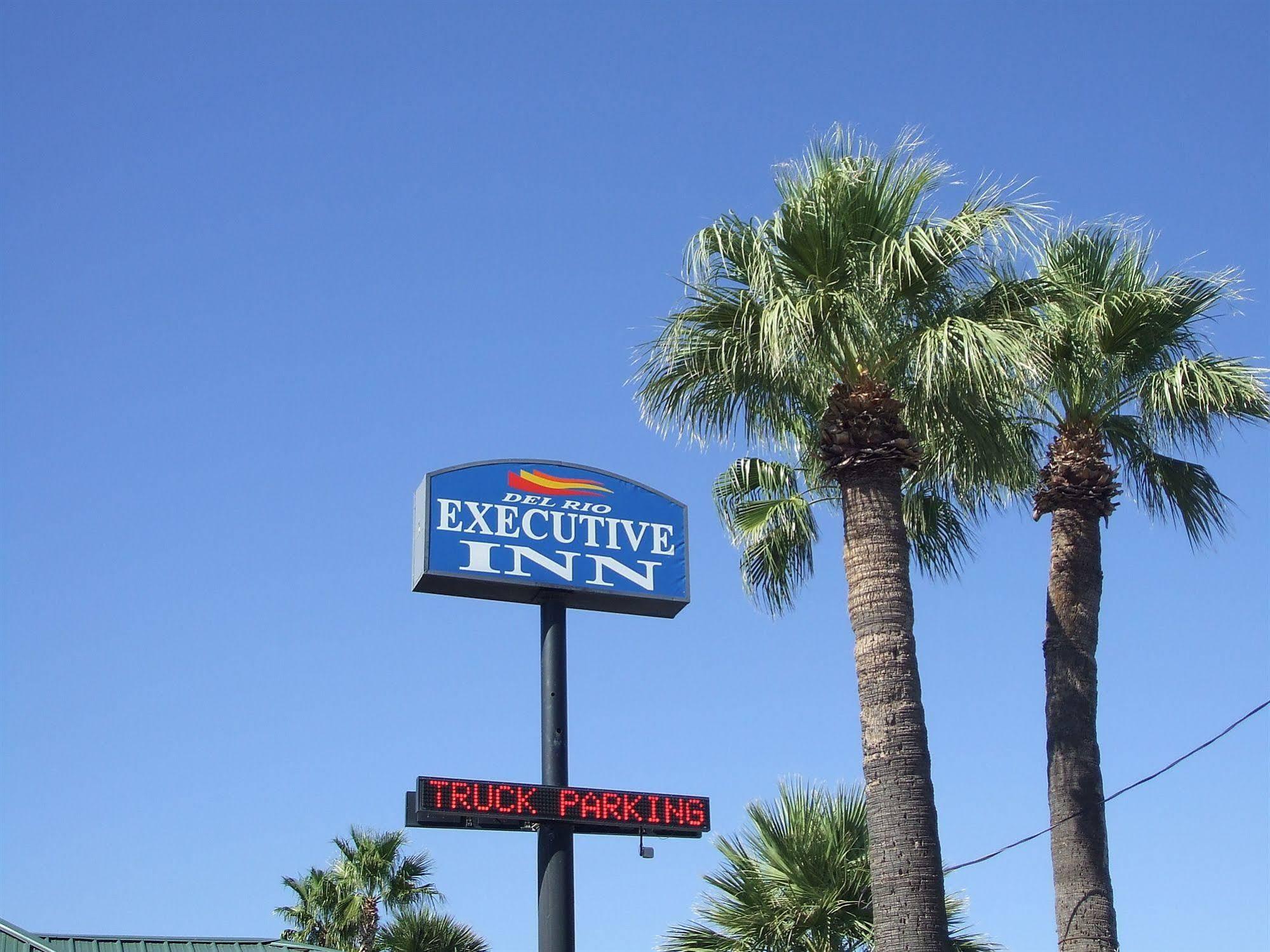 Econo Lodge Del Rio Buitenkant foto