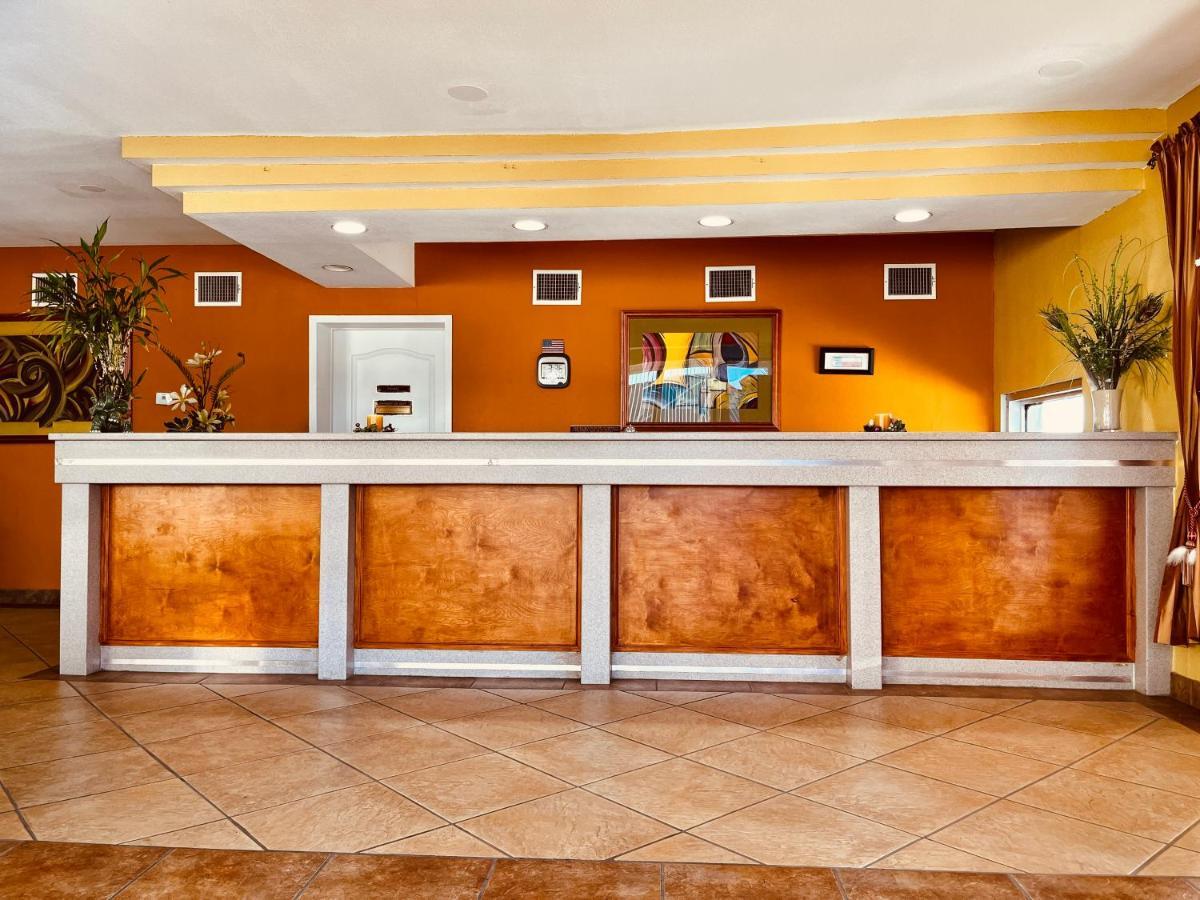 Econo Lodge Del Rio Buitenkant foto