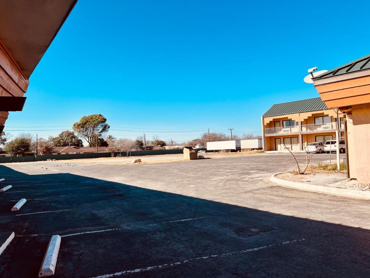 Econo Lodge Del Rio Buitenkant foto