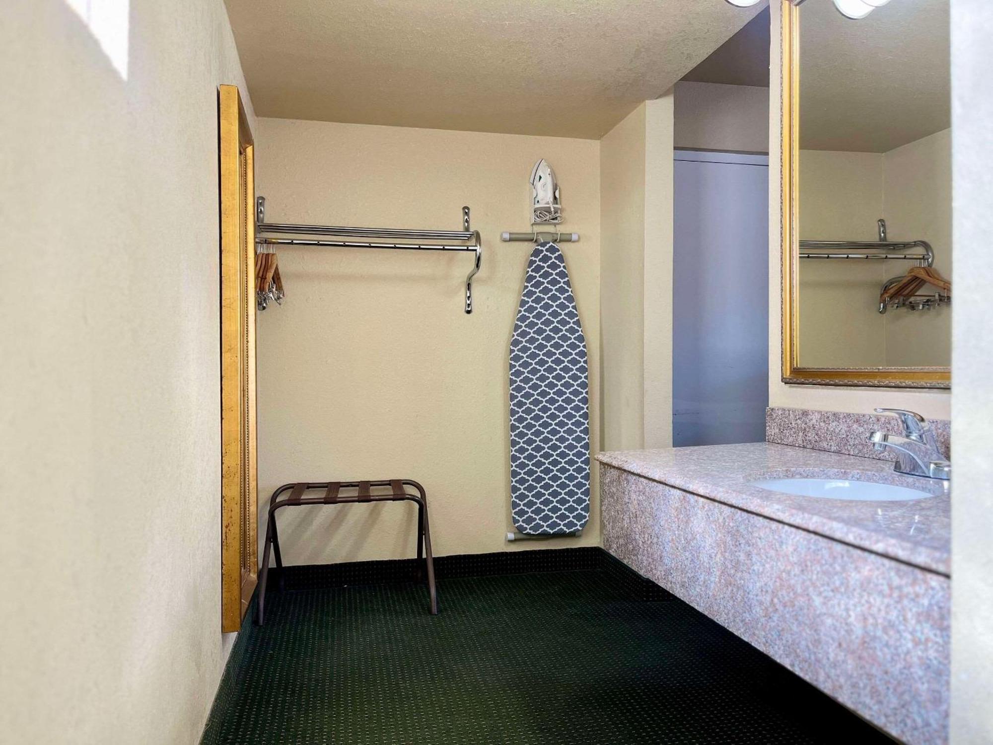 Econo Lodge Del Rio Buitenkant foto