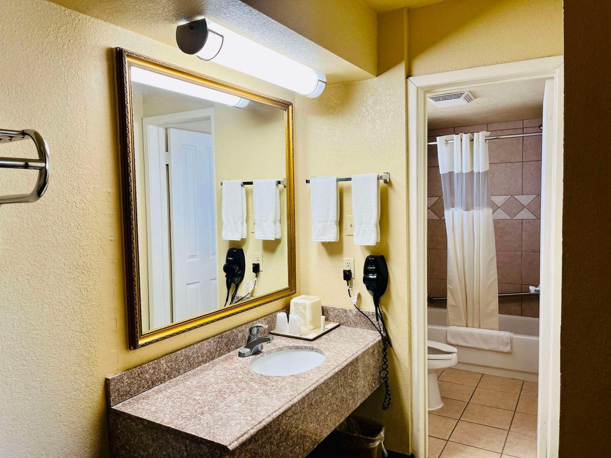 Econo Lodge Del Rio Buitenkant foto