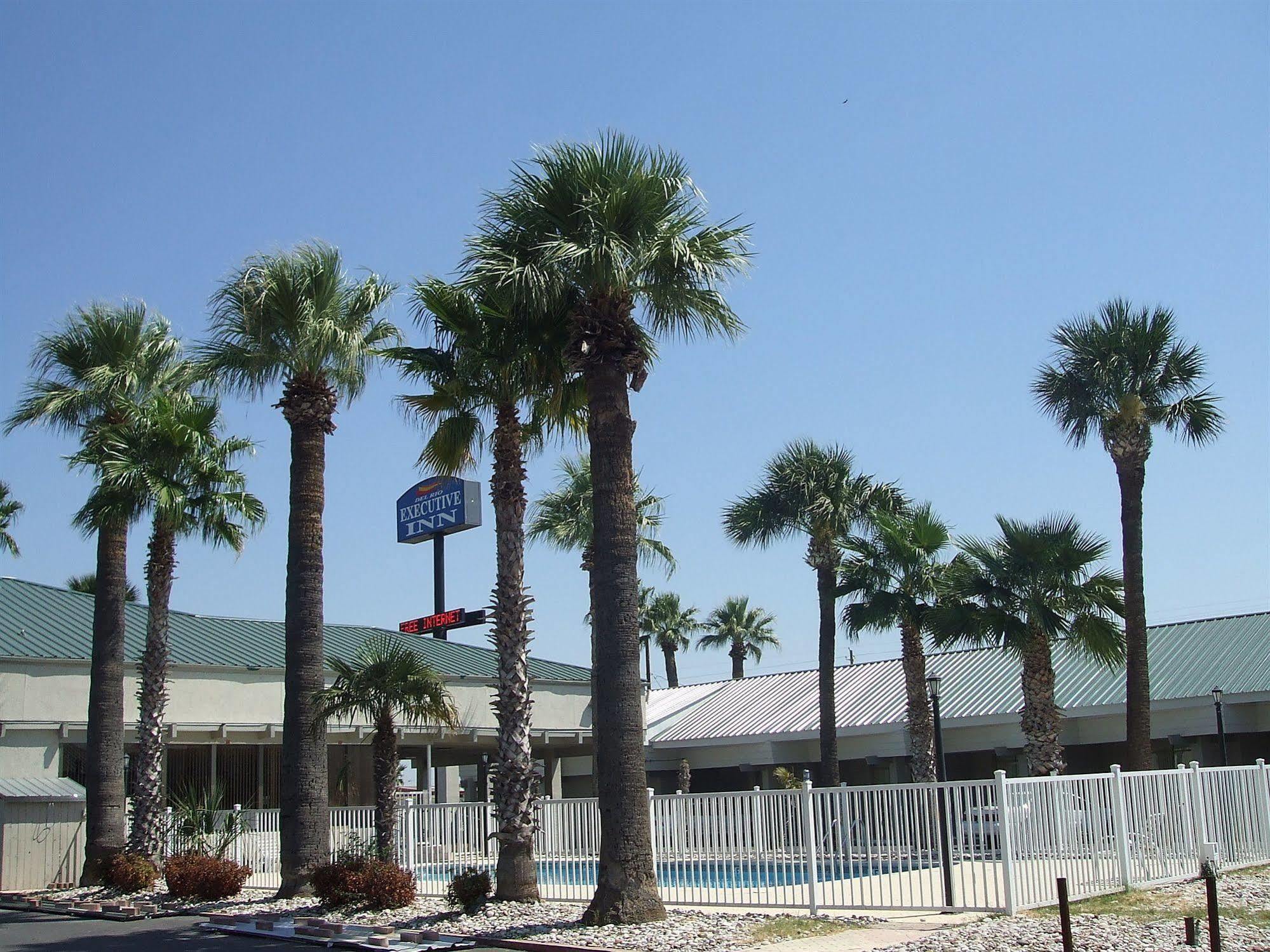 Econo Lodge Del Rio Buitenkant foto